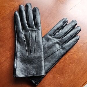 Women's Elegant Black Leather Gloves